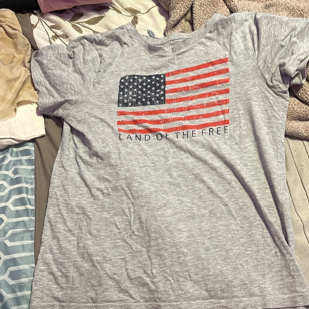 Gray tee